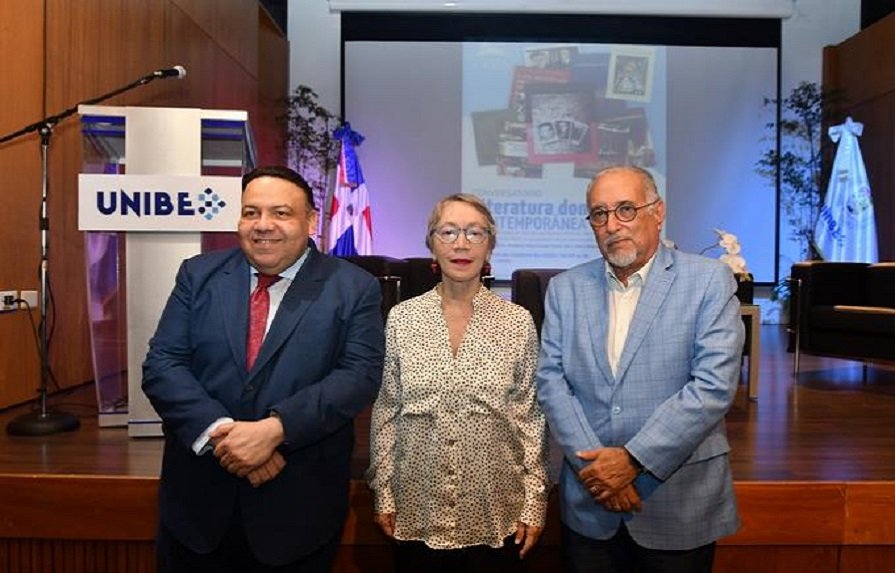 Centro León auspicia conversatorio sobre literatura dominicana