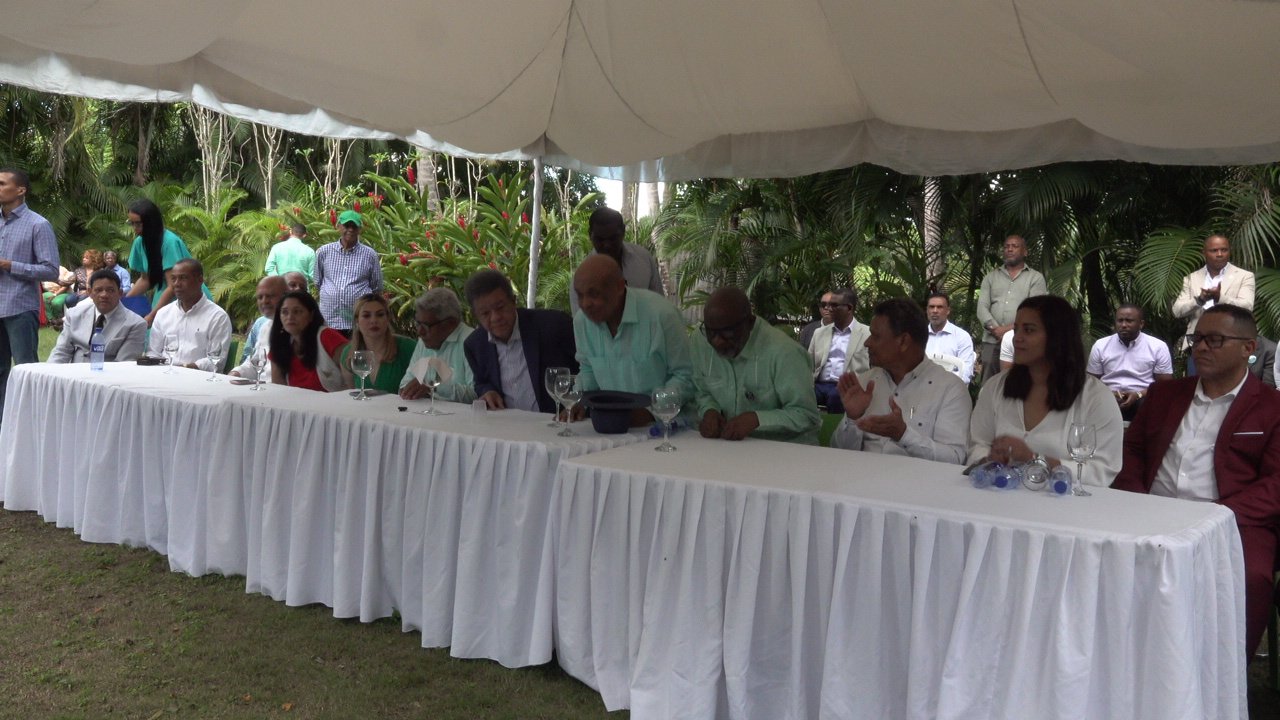García Duverge llena expectativa en Almuerzo Navideño con Leonel Fernández.