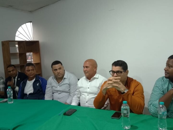 Altos dirigentes bajo la direccion del prof. Anibal Garcia Duverge juntos a la Direccion Municipal FP