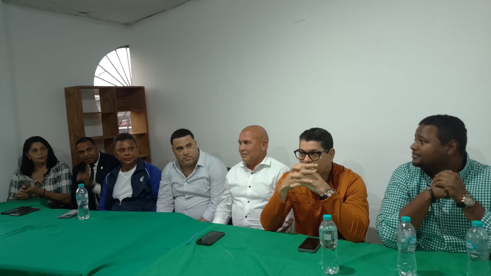 Altos dirigentes bajo la direccion del prof. Anibal Garcia Duverge juntos a la Direccion Municipal FP