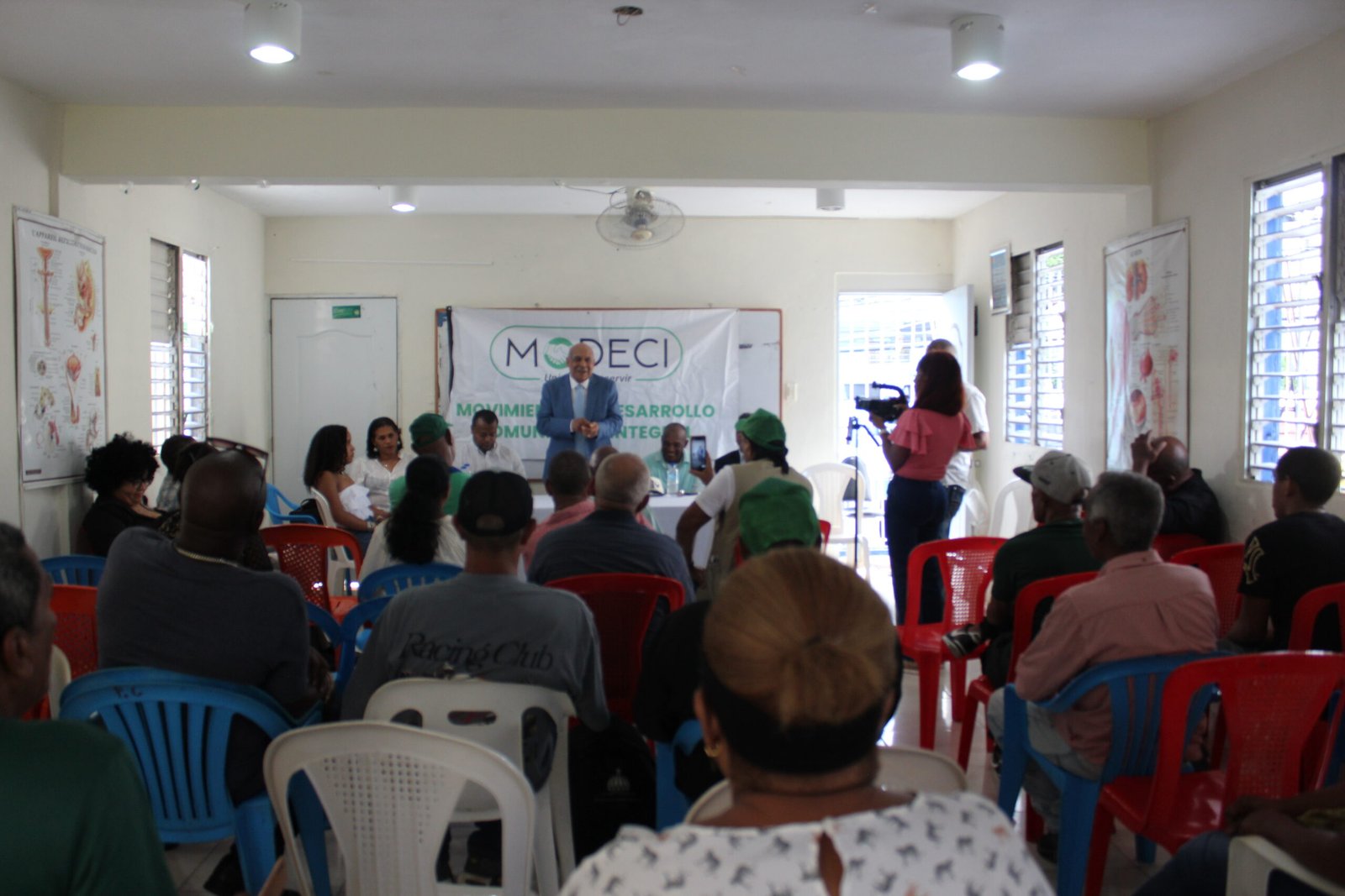 Movimiento MODECI pasa apoyar a LEONEL FERNANDEZ a traves del Prof. Anibal Garcia Duverge.