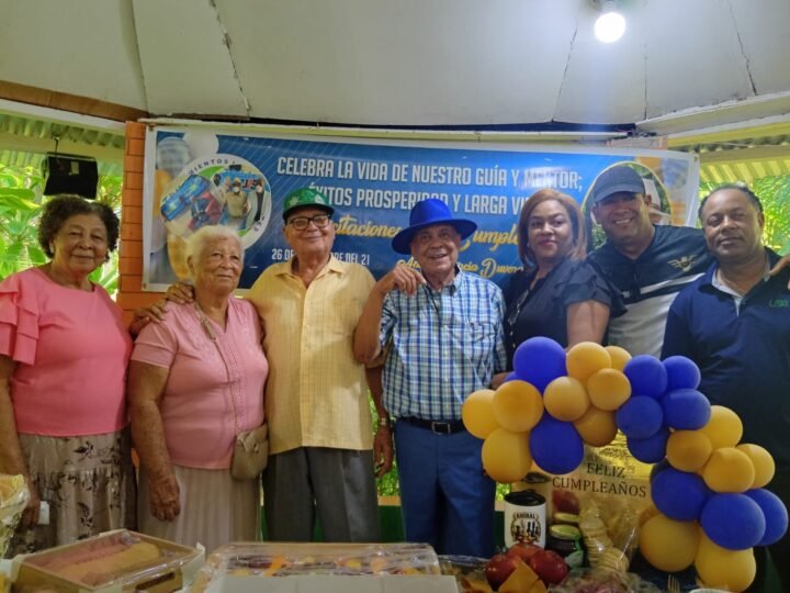 Prof. Anibal Garcia Duverge celebra a todo lo alto su cumpleaños en residencia campestre de SC